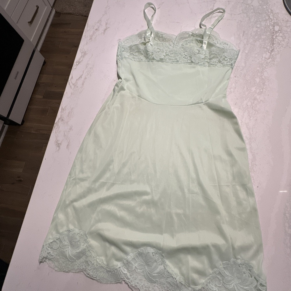 Vintage 70s Sears slip polyester negligee SZ 32 S Lt green  Lace Adj Straps - Picture 5 of 8